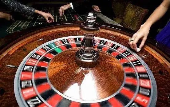 Aplikasi mobile Raja 01 menampilkan pertandingan sepak bola Liga 1 dengan pasar taruhan